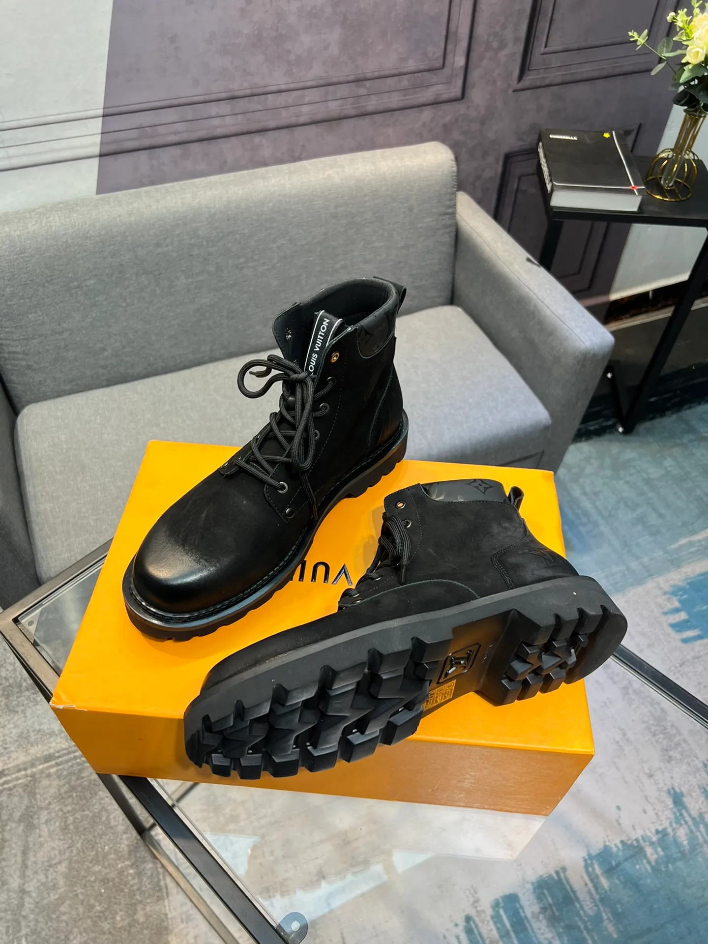 Men's shoes 💰900 L Home - the latest LV men's business casual boots, luxury and nobility are a must, all made of imported original first-layer cowhide, just to create a more comfortable wearing experience, ➕top imported water-dyed full cow lining, original high wear-resistant outsole! 👏👏 Size: Male 39-44; (38 45 46 customized)